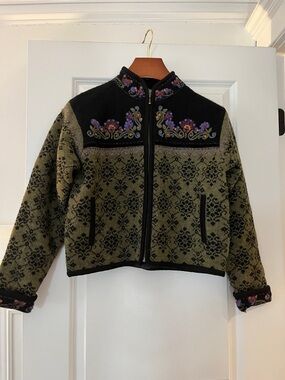Icelandic Design Women’s 100% Wool Zip Fair Isle Jacket with Floral Embroidery